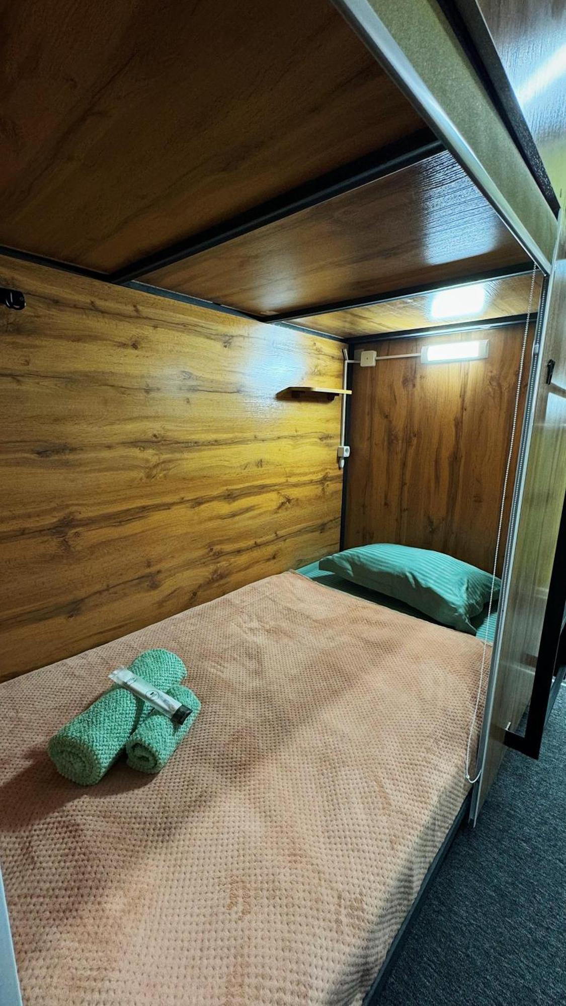Hostel Kochevnik Capsule Hotel อัลมาตี ภายนอก รูปภาพ
