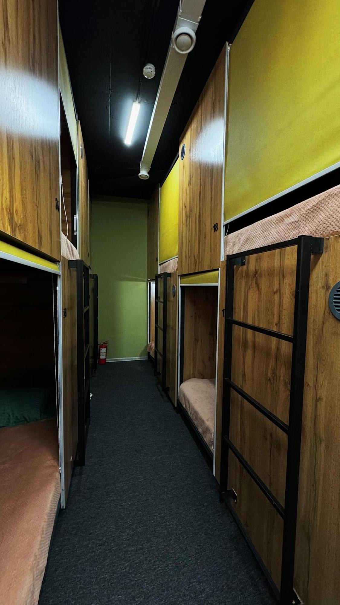 Hostel Kochevnik Capsule Hotel อัลมาตี ภายนอก รูปภาพ