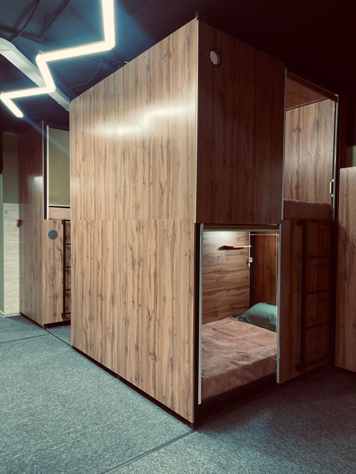 Hostel Kochevnik Capsule Hotel อัลมาตี ภายนอก รูปภาพ