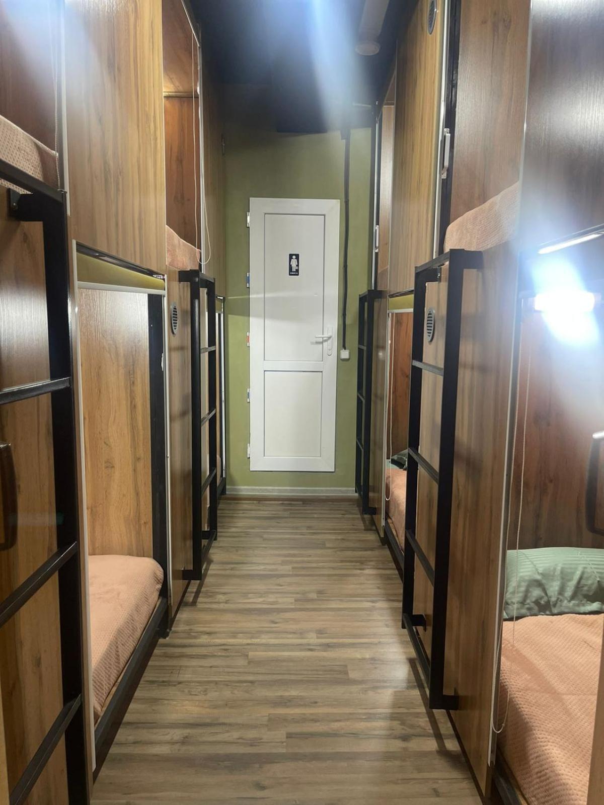 Hostel Kochevnik Capsule Hotel อัลมาตี ภายนอก รูปภาพ