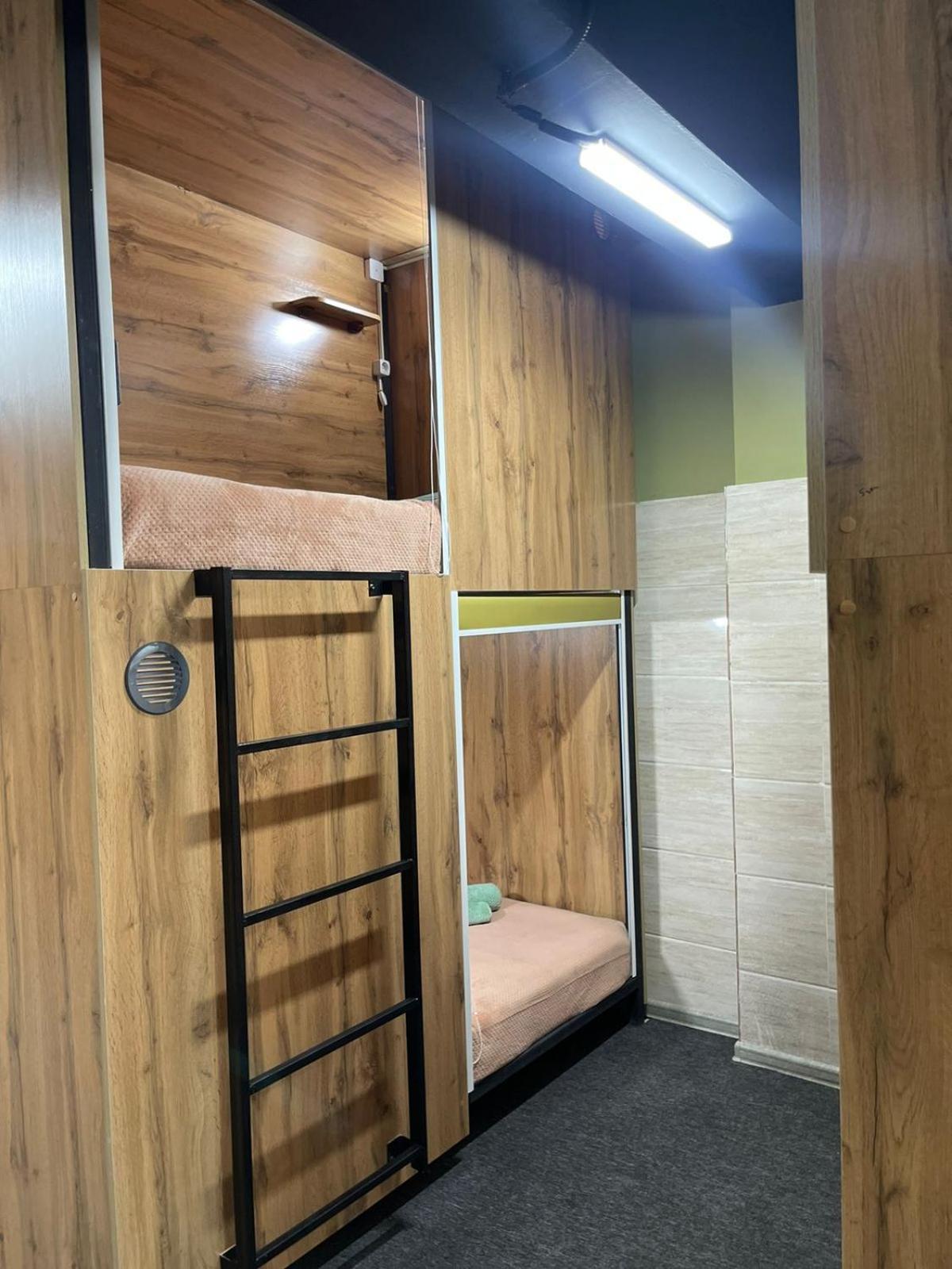 Hostel Kochevnik Capsule Hotel อัลมาตี ภายนอก รูปภาพ