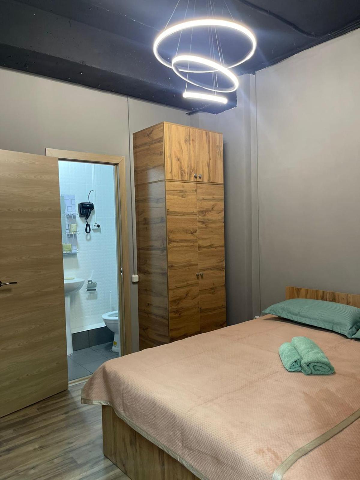 Hostel Kochevnik Capsule Hotel อัลมาตี ภายนอก รูปภาพ