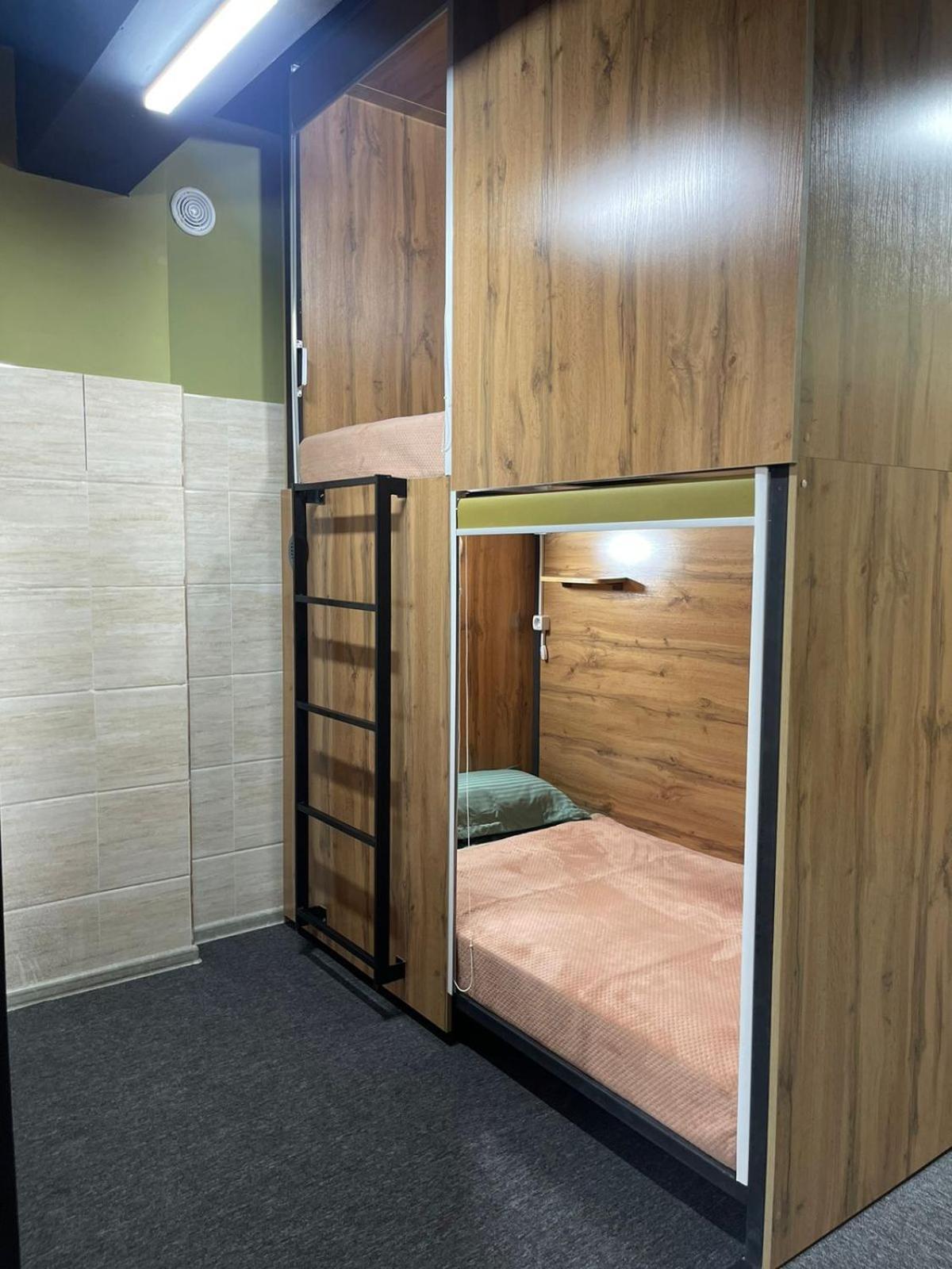 Hostel Kochevnik Capsule Hotel อัลมาตี ภายนอก รูปภาพ