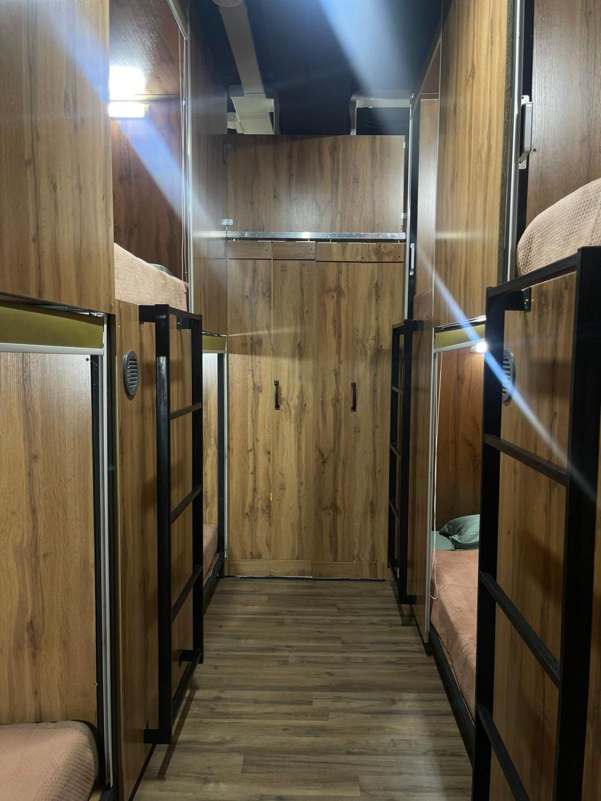 Hostel Kochevnik Capsule Hotel อัลมาตี ภายนอก รูปภาพ