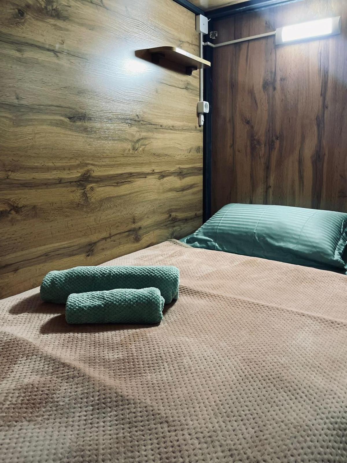 Hostel Kochevnik Capsule Hotel อัลมาตี ภายนอก รูปภาพ