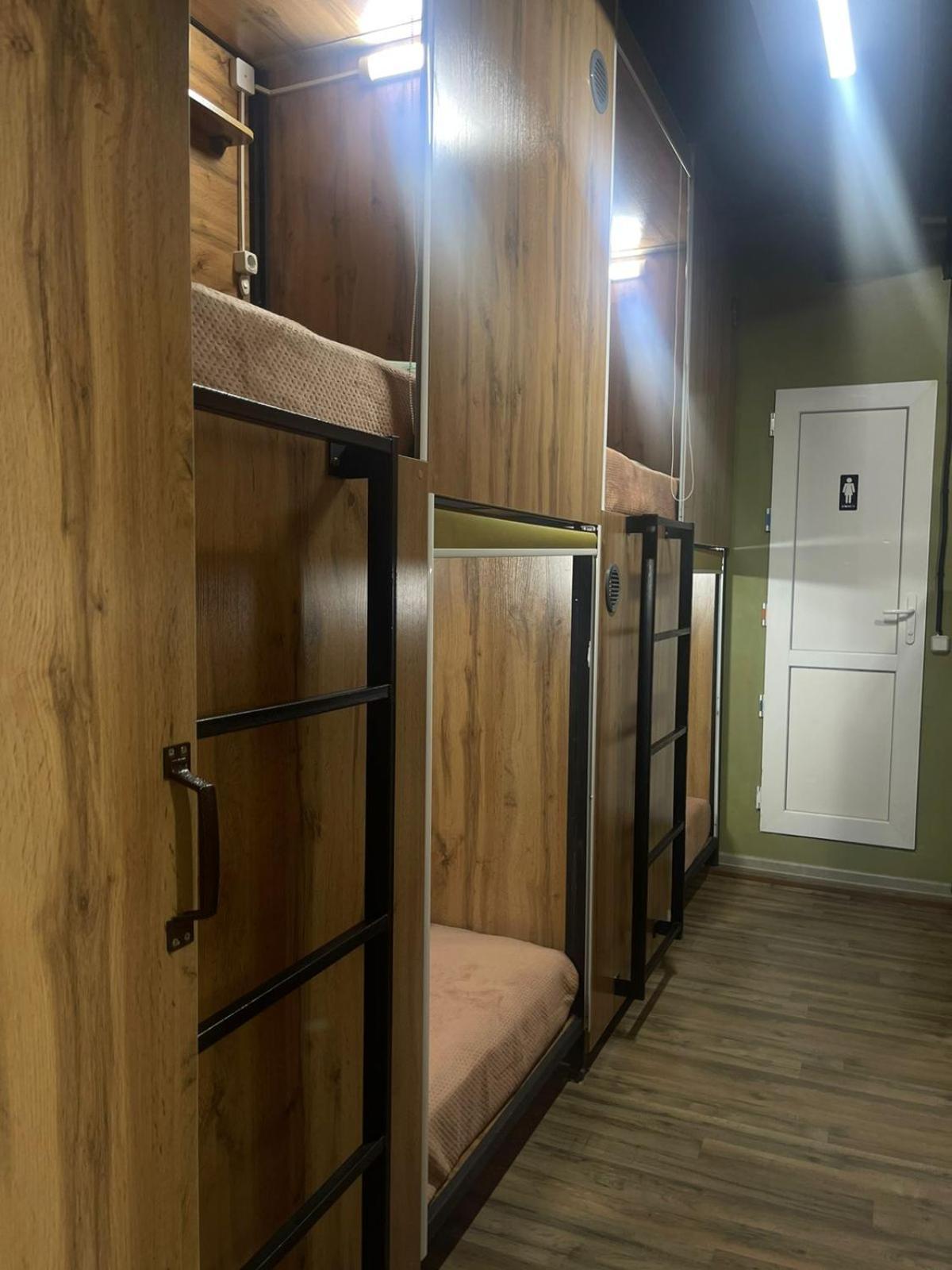 Hostel Kochevnik Capsule Hotel อัลมาตี ภายนอก รูปภาพ