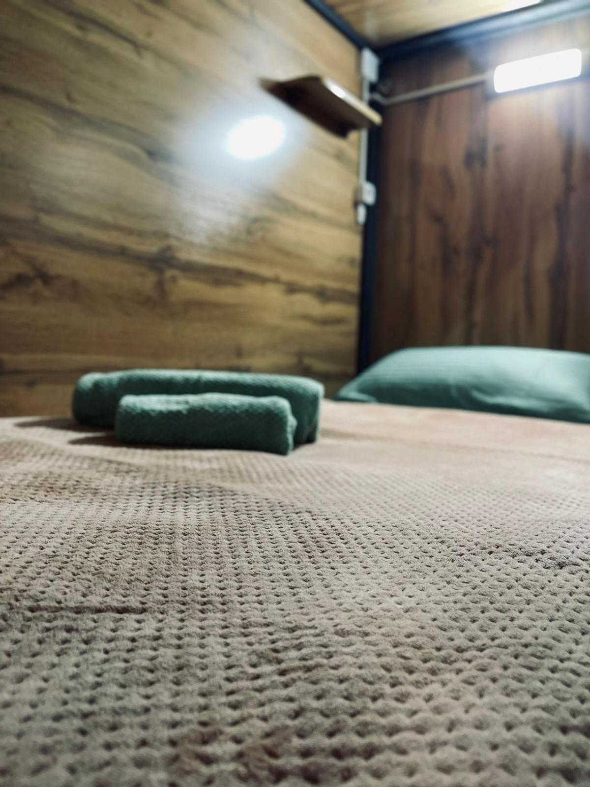 Hostel Kochevnik Capsule Hotel อัลมาตี ภายนอก รูปภาพ