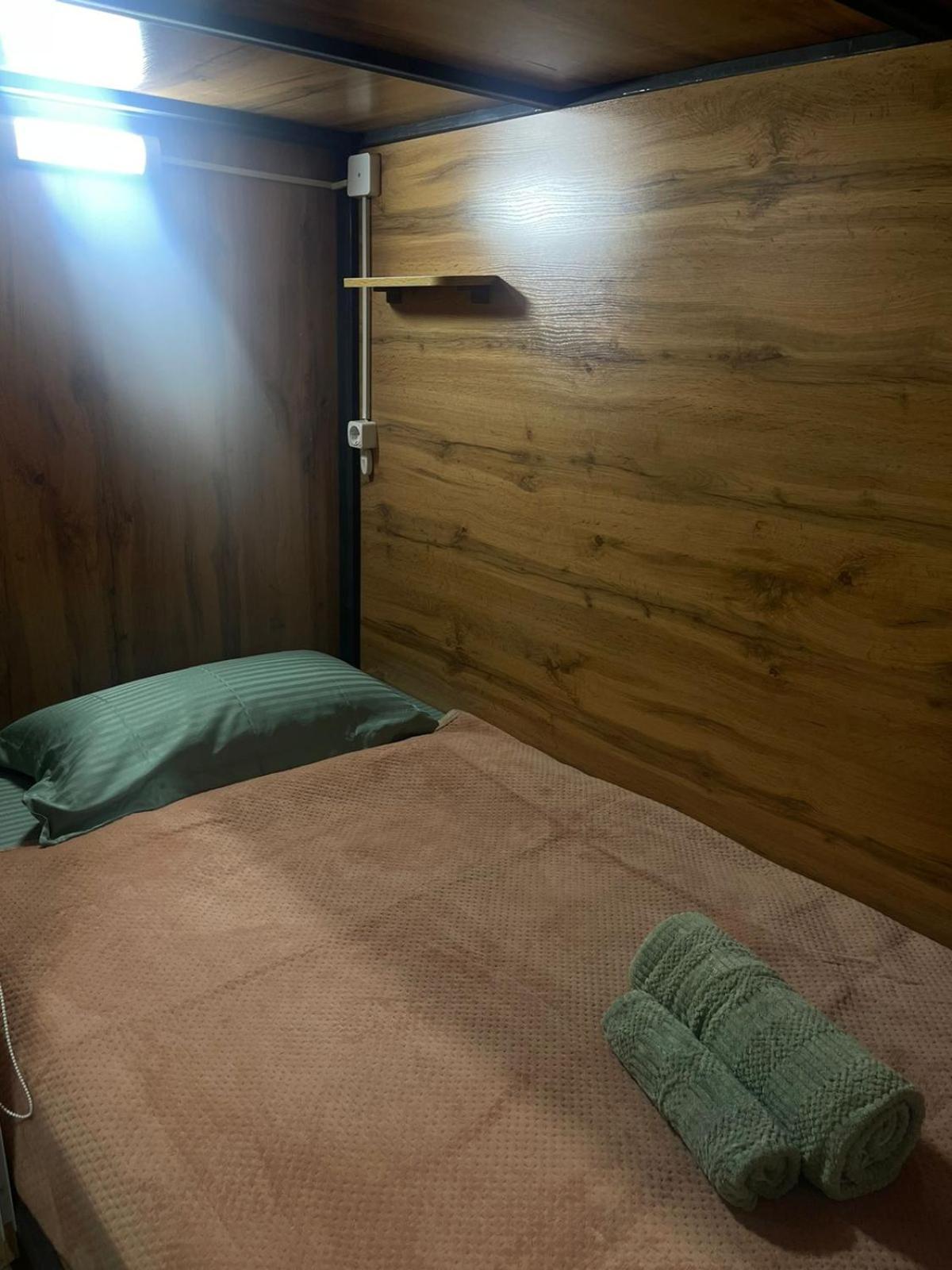 Hostel Kochevnik Capsule Hotel อัลมาตี ภายนอก รูปภาพ