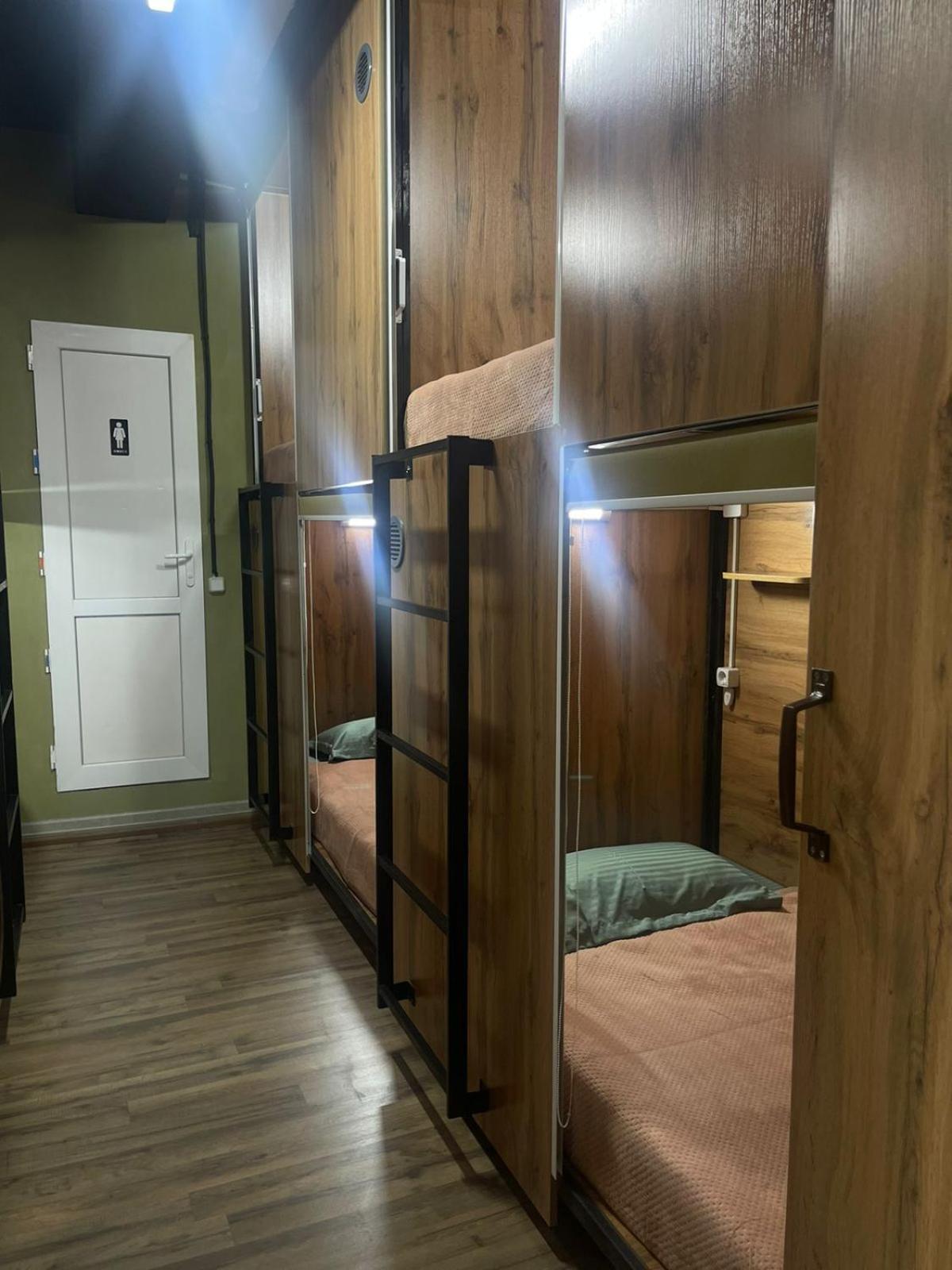 Hostel Kochevnik Capsule Hotel อัลมาตี ภายนอก รูปภาพ
