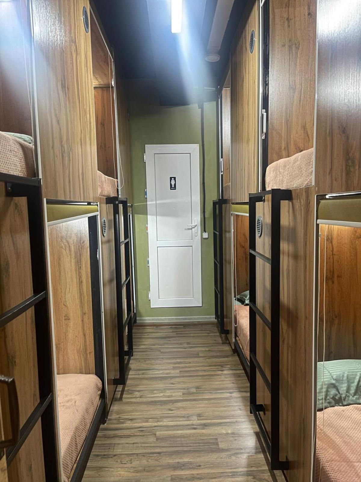 Hostel Kochevnik Capsule Hotel อัลมาตี ภายนอก รูปภาพ