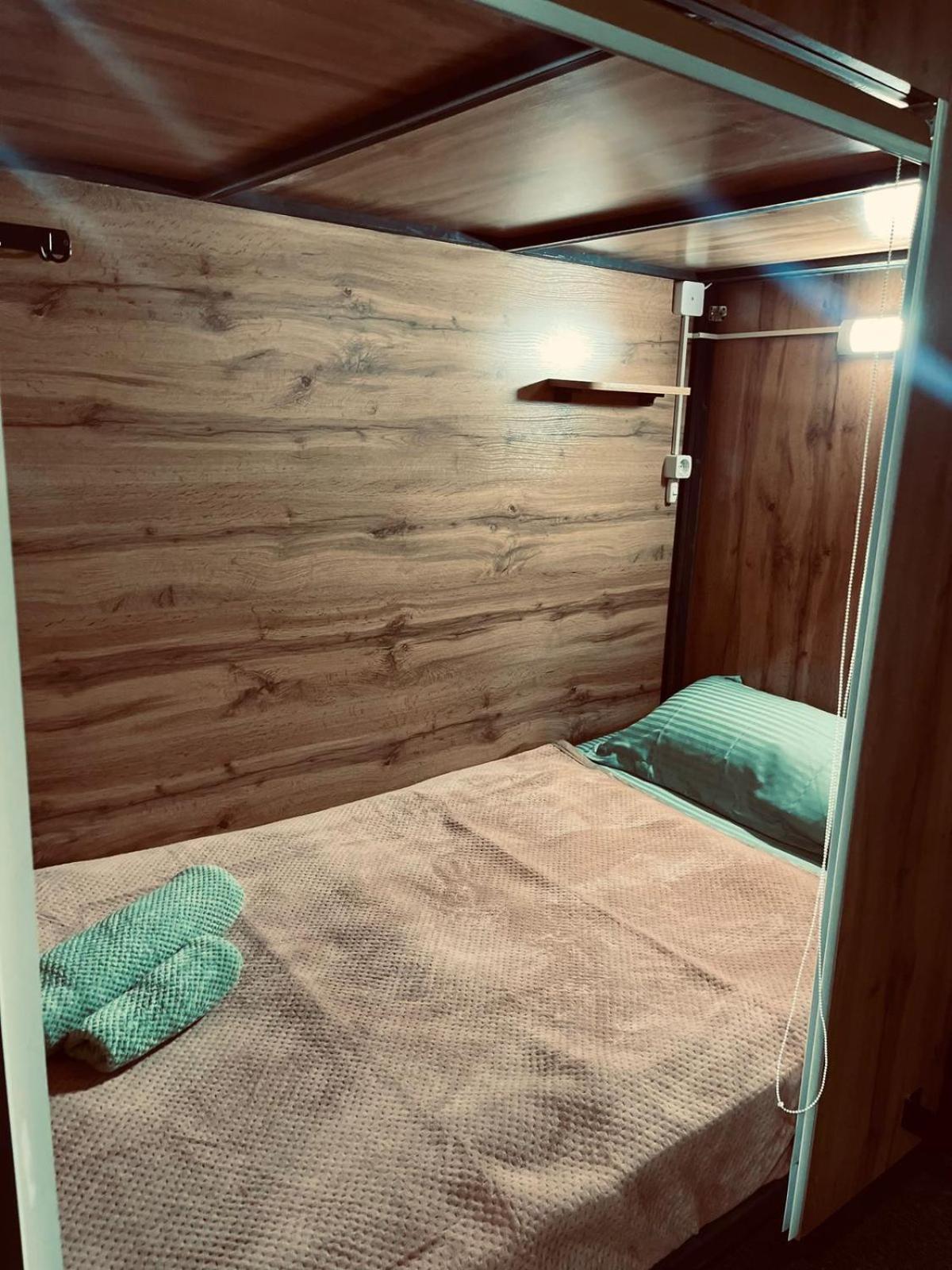 Hostel Kochevnik Capsule Hotel อัลมาตี ภายนอก รูปภาพ